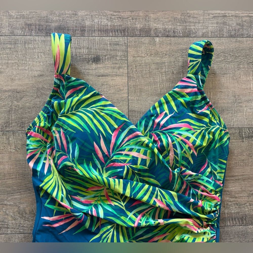 Lands’ End women’s size 14 green tropical print tummy control one piece swimsuit - Picture 2 of 11